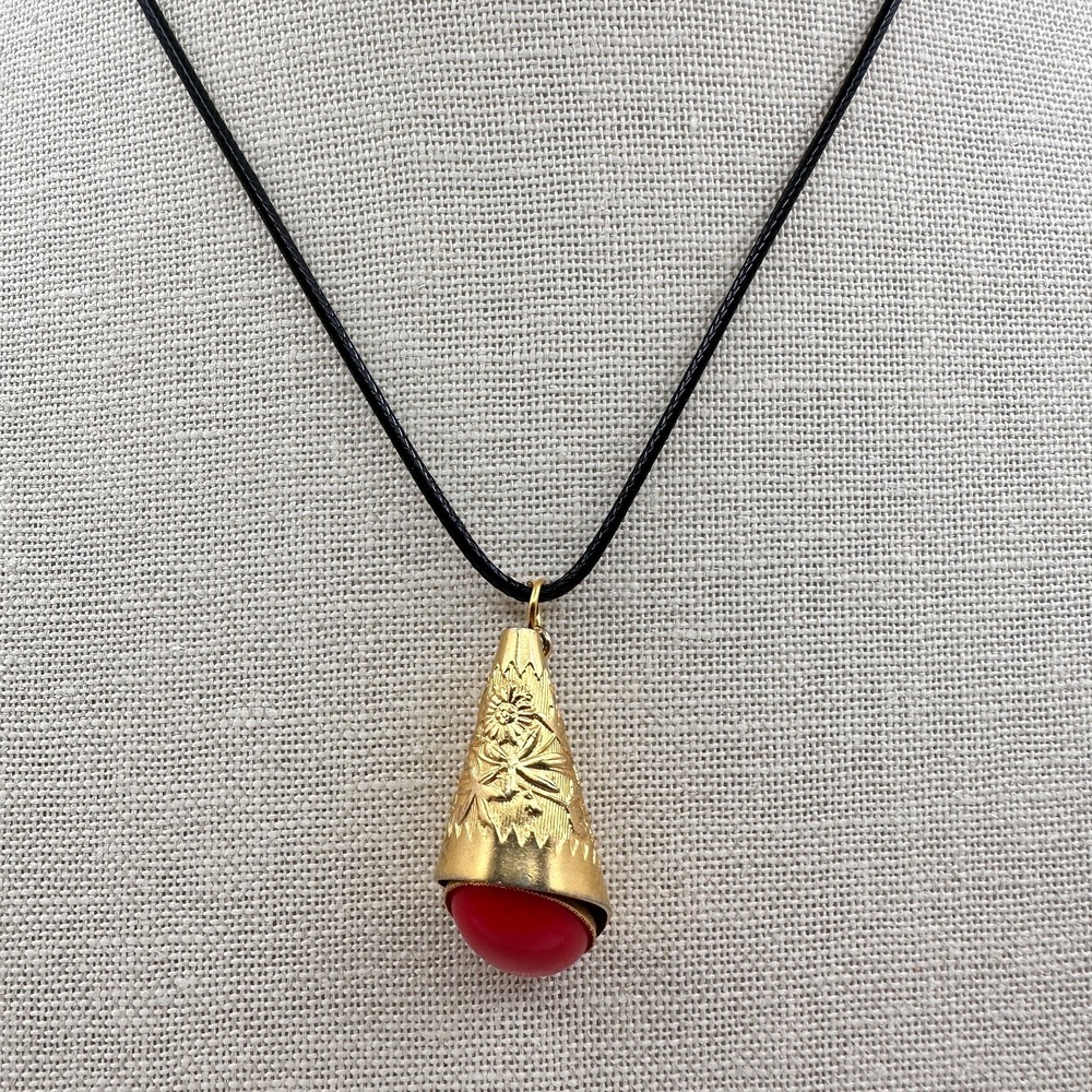 Vintage Y2K Etched Floral Red Cabochon Gold Tone Necklace Women's Jewelry - Picture 8 of 11